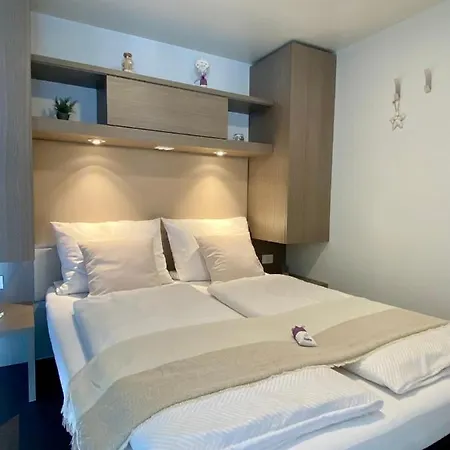 Mobile Homes Malu مكان تخييم 4*