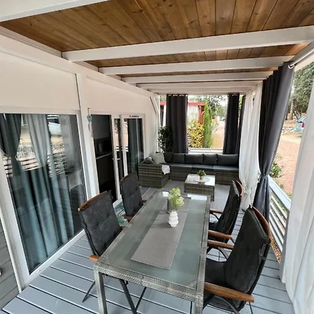 مكان تخييم Mobile Homes Malu