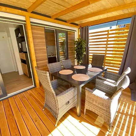 مكان تخييم Mobile Homes Malu