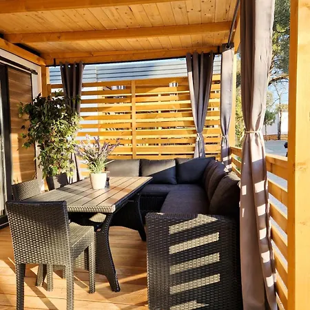 Mobile Homes Malu مكان تخييم