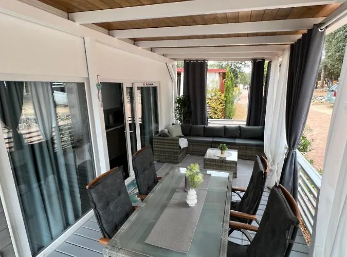 אתר קמפינג Mobile Homes Malu