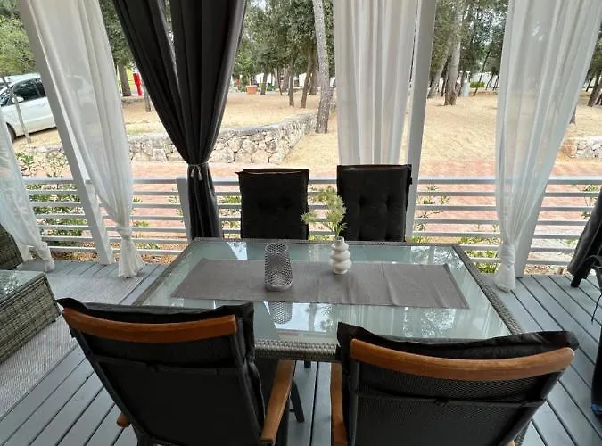 Camping Mobile Homes Malu Biograd Na Moru